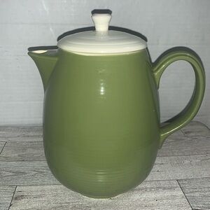 Retro Modern Coffee / Tea pot Olive / Avocado Green w/ white lid